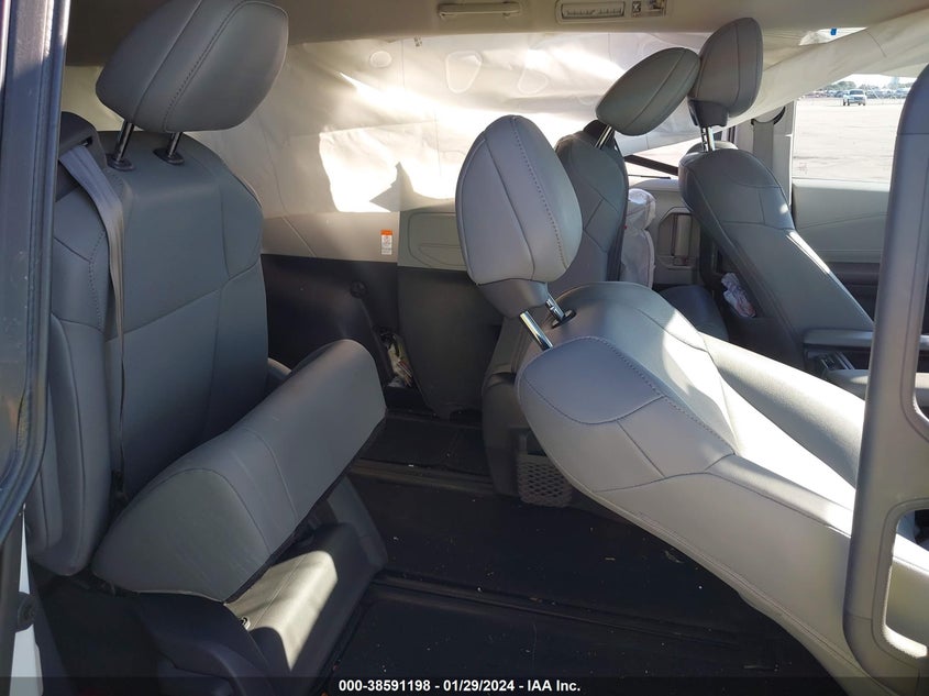 VIN 5TDYRKEC0MS034112 2021 TOYOTA SIENNA XLE