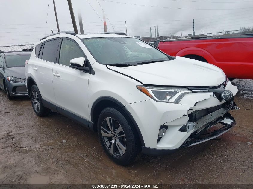 2018 TOYOTA RAV4 XLE - JTMRFREV5JJ721439