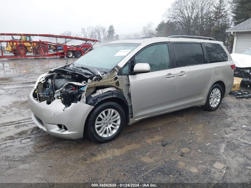 5TDYZ3DC0HS896971 2017 TOYOTA SIENNA, photo no. 2