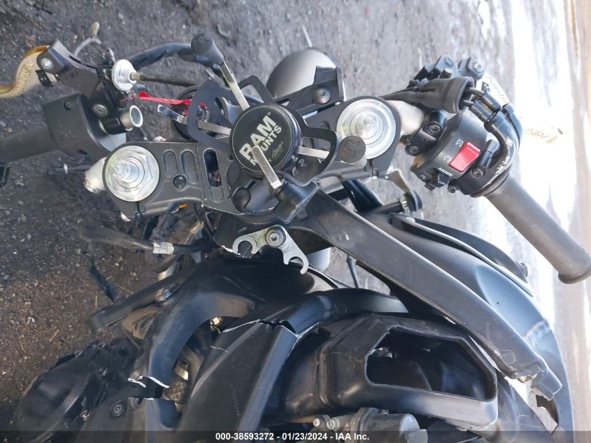 2014 YAMAHA YZFR1 C JYARN23YXEA003846