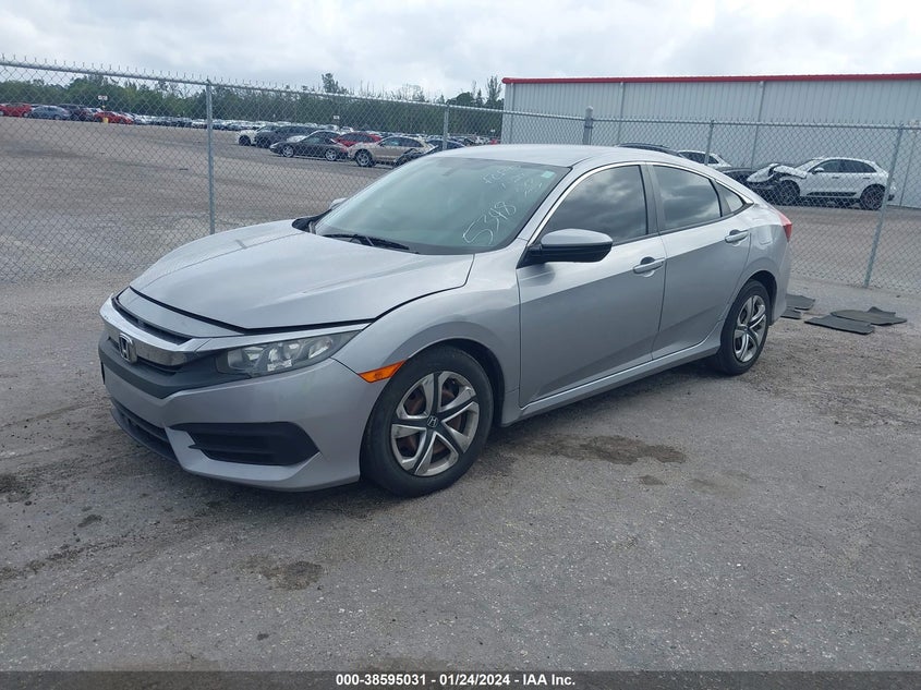VIN 19XFC2F57JE005348 2018 HONDA CIVIC LX