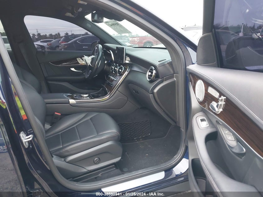 VIN WDC0G4JB9KV187368 2019 MERCEDES-BENZ GLC 300 300