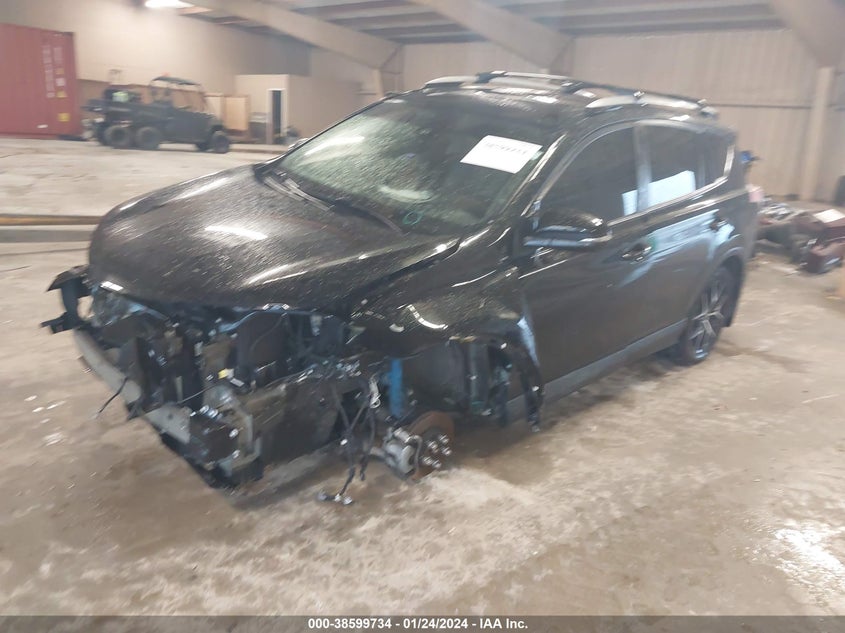 VIN 2T3JFREV8JW857238 2018 TOYOTA RAV4 SE