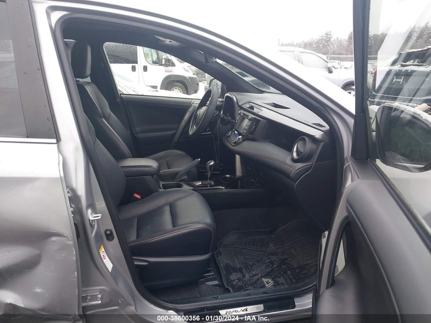 VIN JTMJFREV6JD245567 2018 TOYOTA RAV4 SE