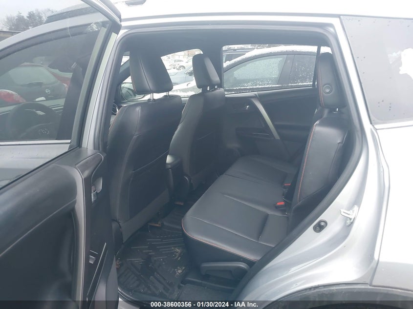 VIN JTMJFREV6JD245567 2018 TOYOTA RAV4 SE