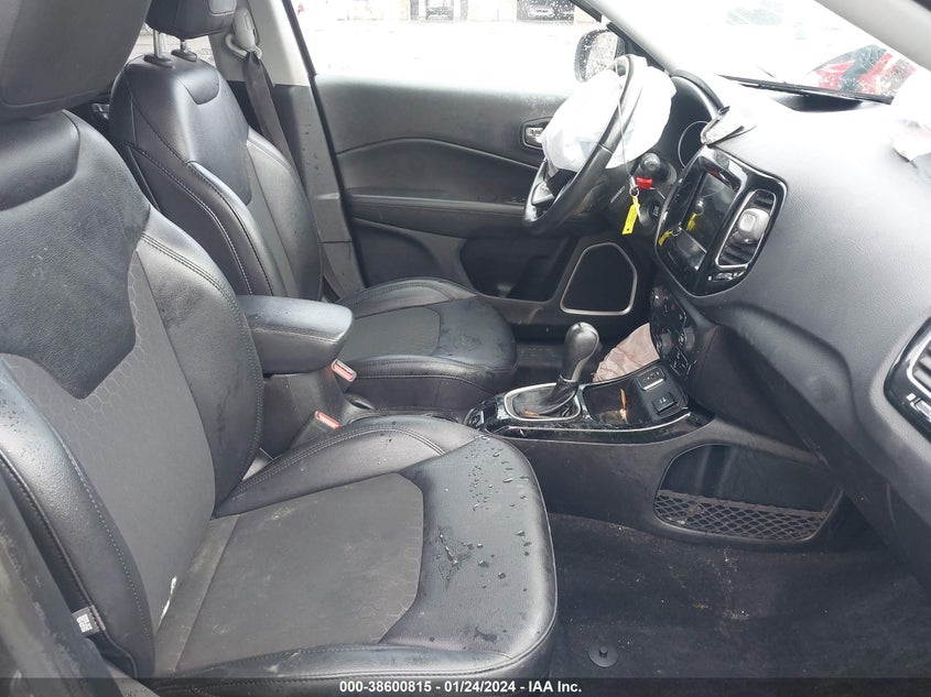 VIN 3C4NJCBB0KT815159 2019 JEEP COMPASS ALTITUDE FWD