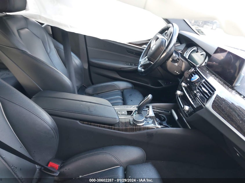 VIN WBAJB1C55KB376256 2019 BMW 530E XDRIVE IPERFORMANCE