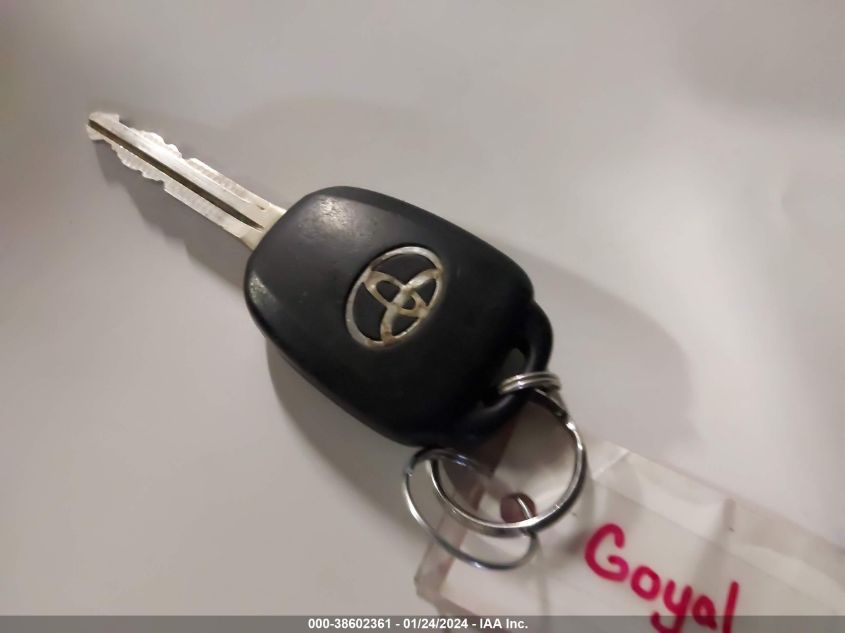 2017 TOYOTA RAV4 LE - JTMZFREV0HJ718801