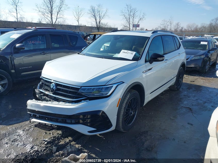 VIN 3VV8B7AX7RM029380 2024 VOLKSWAGEN TIGUAN SE R-LINE BLACK