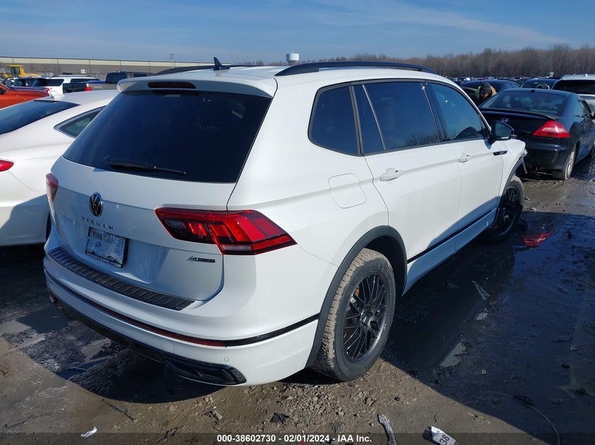 VIN 3VV8B7AX7RM029380 2024 VOLKSWAGEN TIGUAN SE R-LINE BLACK