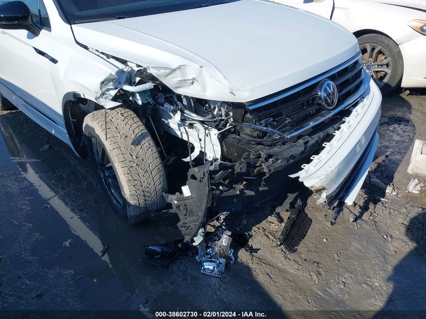 VIN 3VV8B7AX7RM029380 2024 VOLKSWAGEN TIGUAN SE R-LINE BLACK