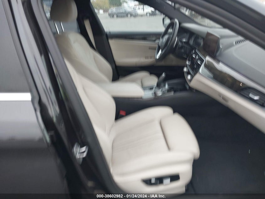 VIN WBAJA5C52KWW25762 2019 BMW 530I