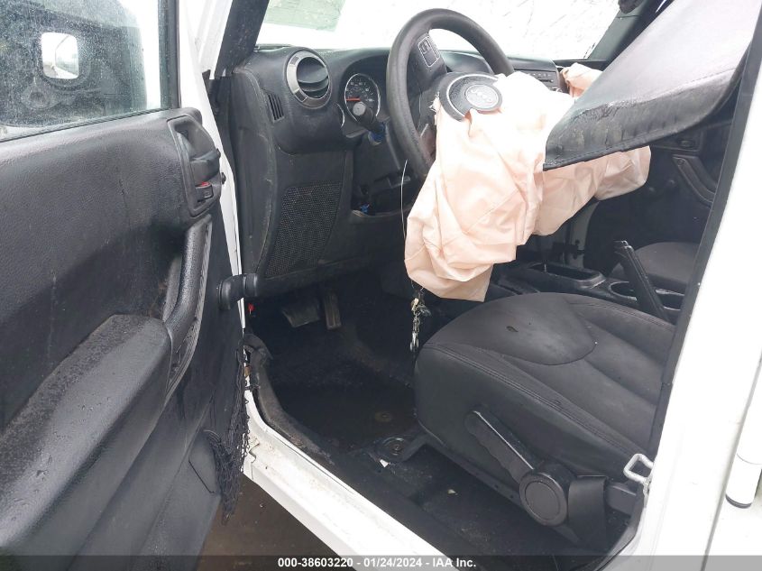 2015 JEEP WRANGLER UNLIMITED SPORT - 1C4BJWDG2FL610781