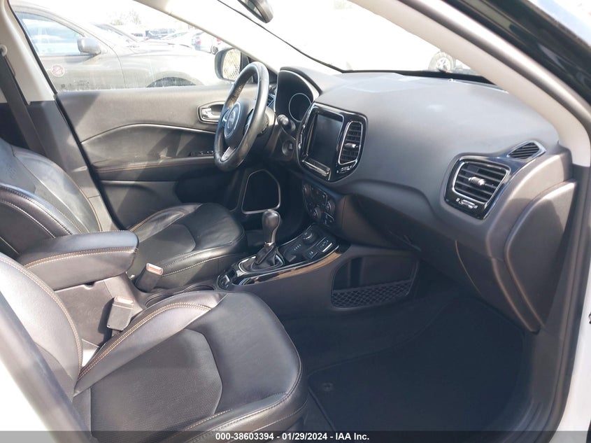 VIN 3C4NJDCBXJT457961 2018 JEEP COMPASS LIMITED 4X4
