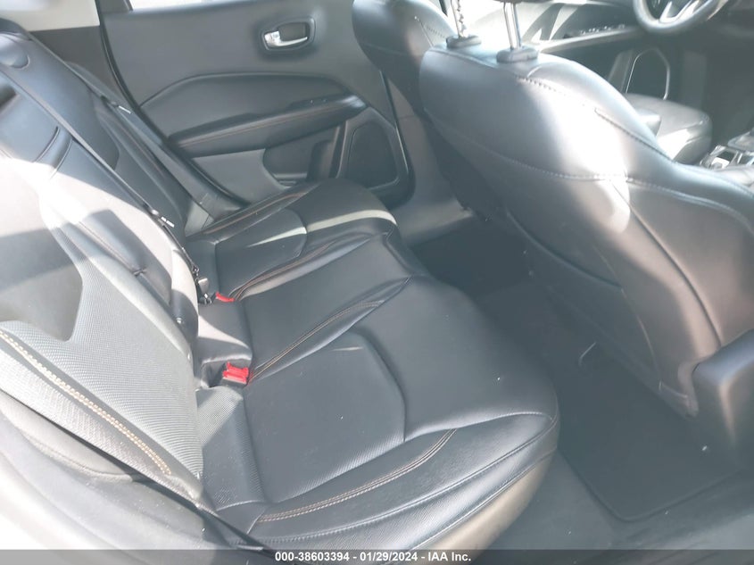 VIN 3C4NJDCBXJT457961 2018 JEEP COMPASS LIMITED 4X4