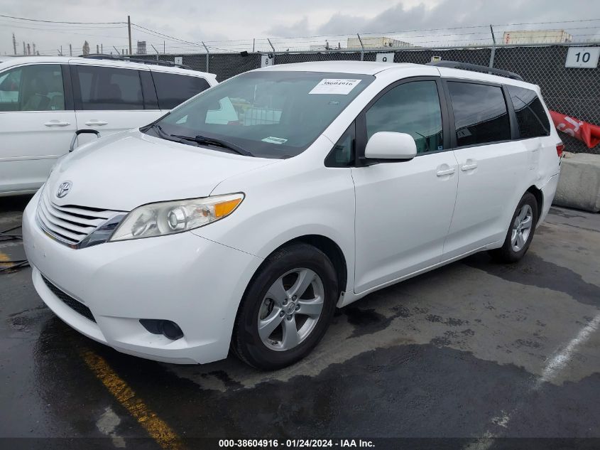 5TDKZ3DC8HS852089 2017 TOYOTA SIENNA, photo no. 2