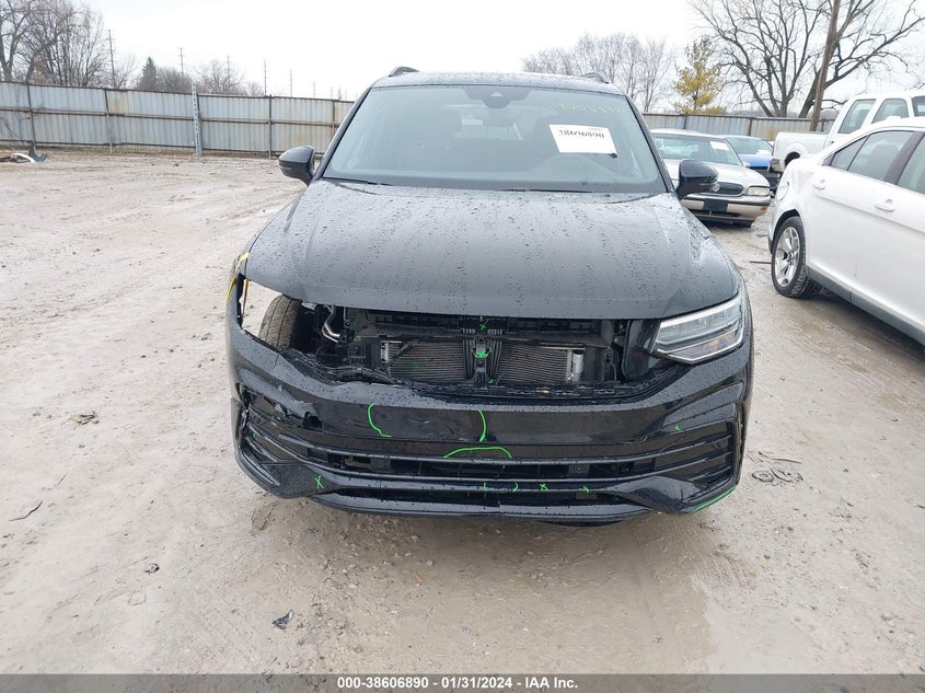 VIN 3VVCB7AX8PM129771 2023 VOLKSWAGEN TIGUAN SE R-LINE BLACK