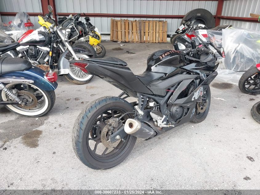 2020 YAMAHA YZFR3 A MH3RH18Y8LK004842