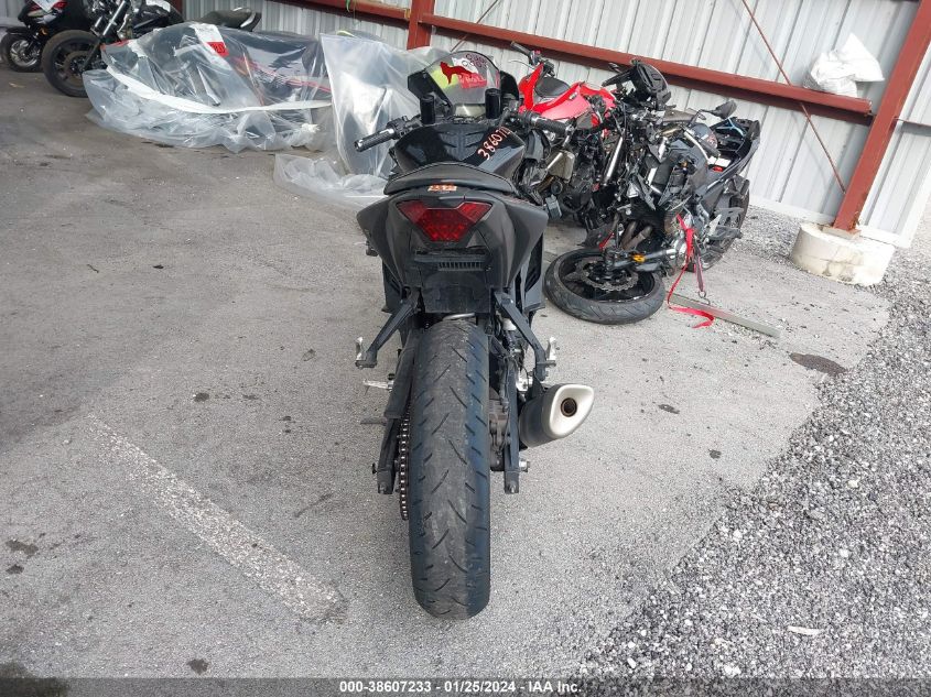 2020 YAMAHA YZFR3 A MH3RH18Y8LK004842