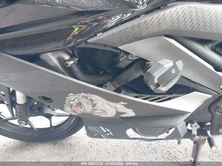 2020 YAMAHA YZFR3 A MH3RH18Y8LK004842