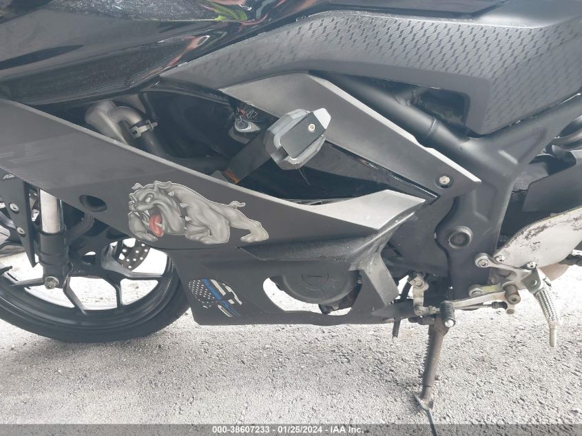 2020 YAMAHA YZFR3 A MH3RH18Y8LK004842