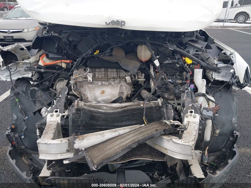 VIN 3C4NJDBB4JT175722 2018 JEEP COMPASS LATITUDE