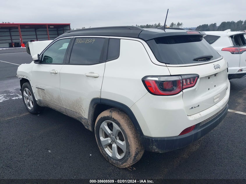 VIN 3C4NJDBB4JT175722 2018 JEEP COMPASS LATITUDE