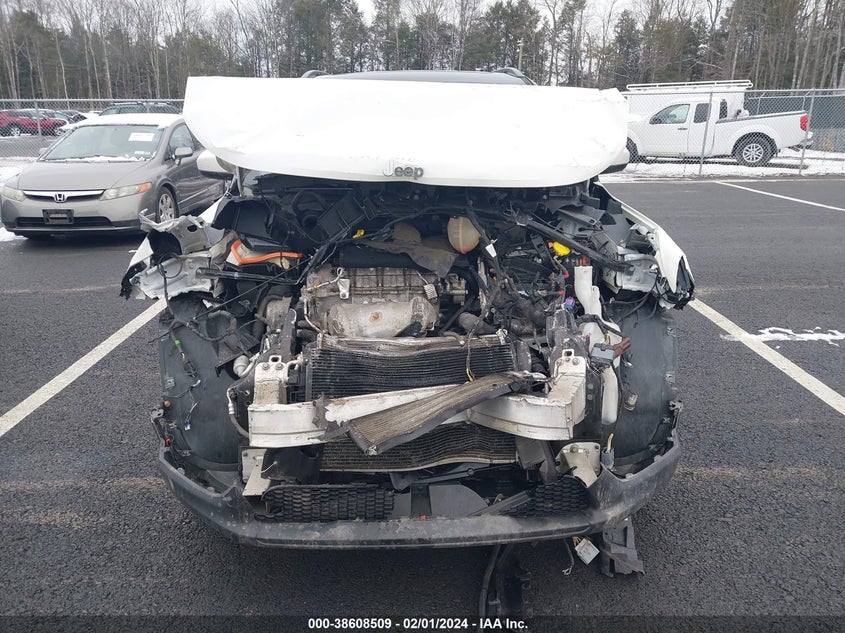 VIN 3C4NJDBB4JT175722 2018 JEEP COMPASS LATITUDE