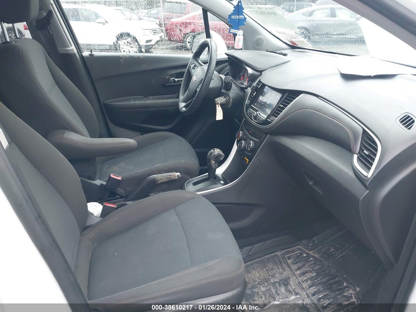 VIN KL7CJNSB8LB018113 2020 CHEVROLET TRAX LS
