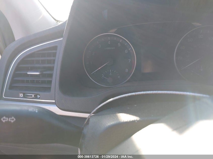 VIN 5NPD84LF7JH302990 2018 HYUNDAI ELANTRA SEL