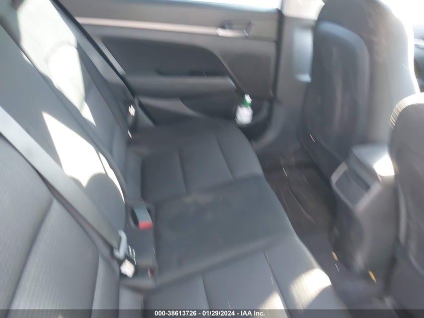 VIN 5NPD84LF7JH302990 2018 HYUNDAI ELANTRA SEL
