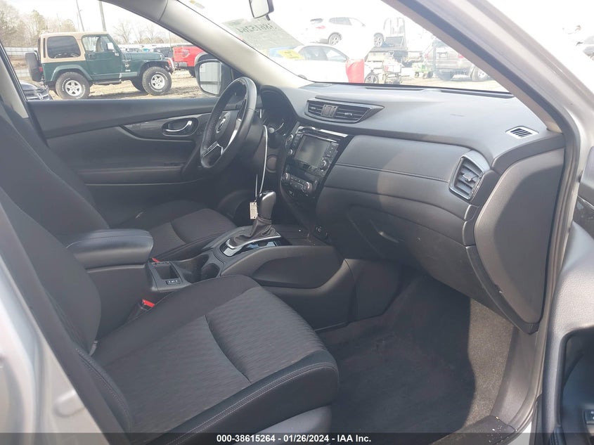 VIN JN8AT2MT2JW491430 2018 NISSAN ROGUE SV