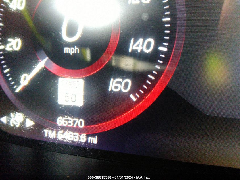 2019 VOLVO XC40 T5 R-DESIGN YV4162UM8K2130849