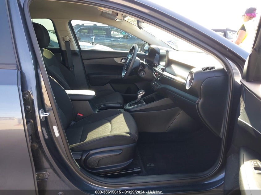 VIN 3KPF24AD4LE255713 2020 KIA FORTE LXS