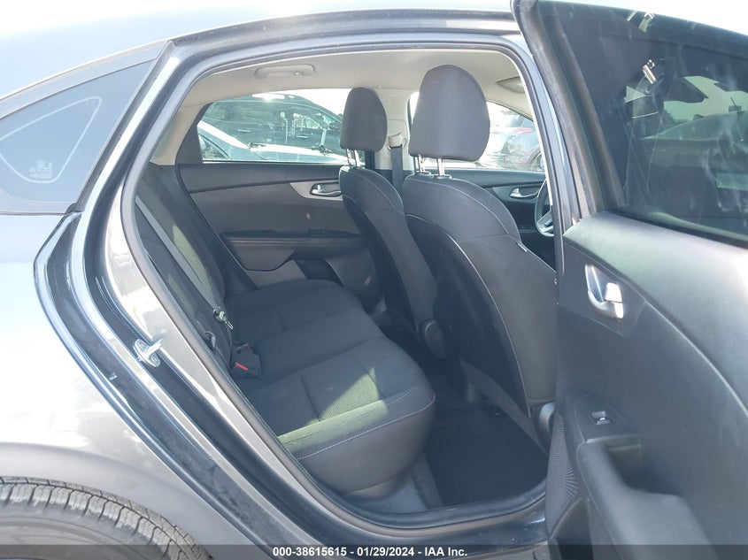 VIN 3KPF24AD4LE255713 2020 KIA FORTE LXS