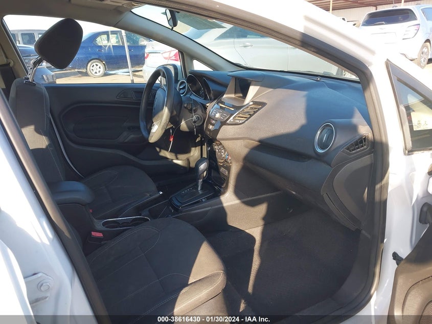 VIN 3FADP4EJ4KM143142 2019 FORD FIESTA SE