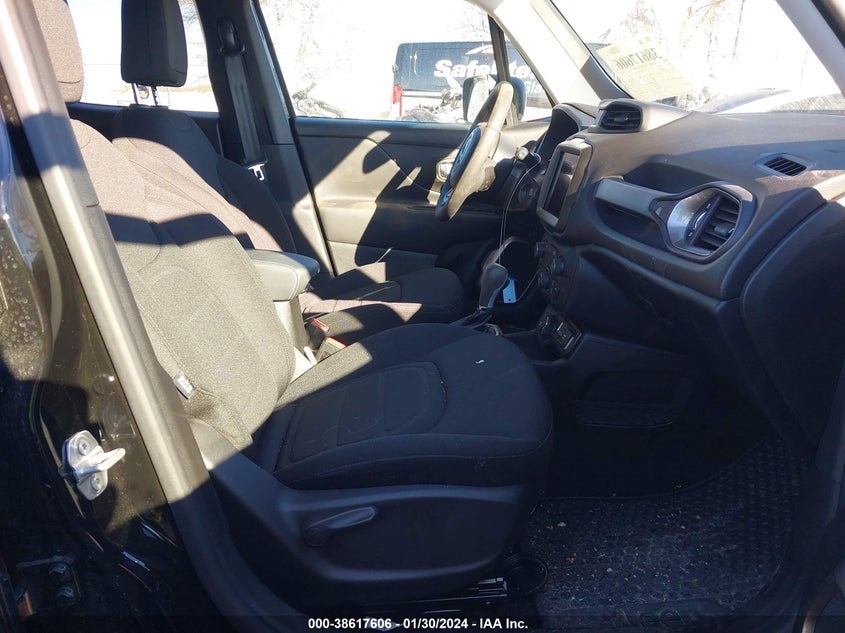 VIN ZACNJDB17NPN72102 2022 JEEP RENEGADE LATITUDE 4X4
