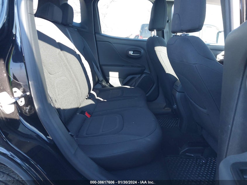 VIN ZACNJDB17NPN72102 2022 JEEP RENEGADE LATITUDE 4X4