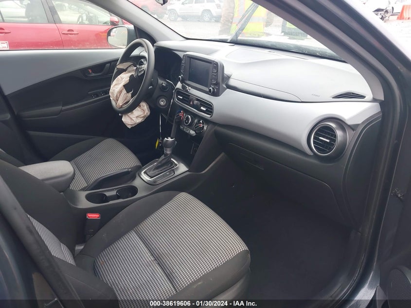 VIN KM8K12AA0MU647582 2021 HYUNDAI KONA SE