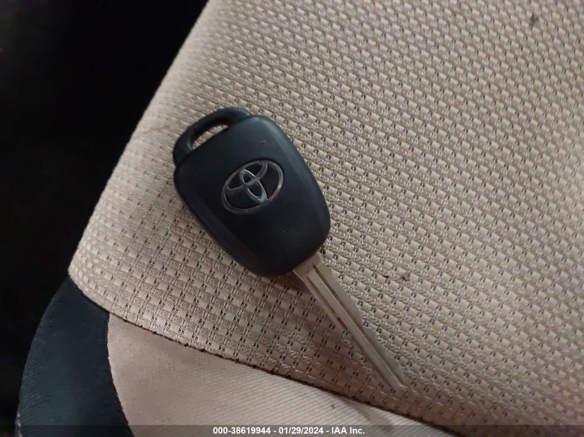 2017 TOYOTA RAV4 XLE - JTMRFREV5HJ111616