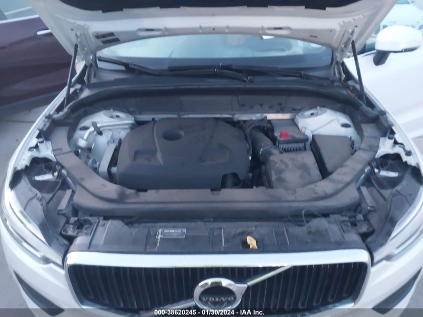 VIN YV4A22RKXJ1015774 2018 VOLVO XC60 T6 MOMENTUM