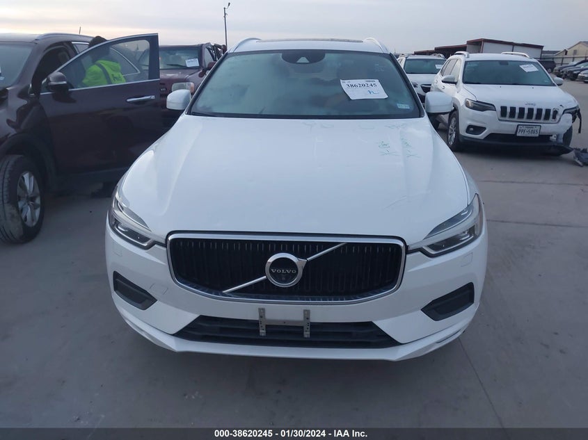 VIN YV4A22RKXJ1015774 2018 VOLVO XC60 T6 MOMENTUM