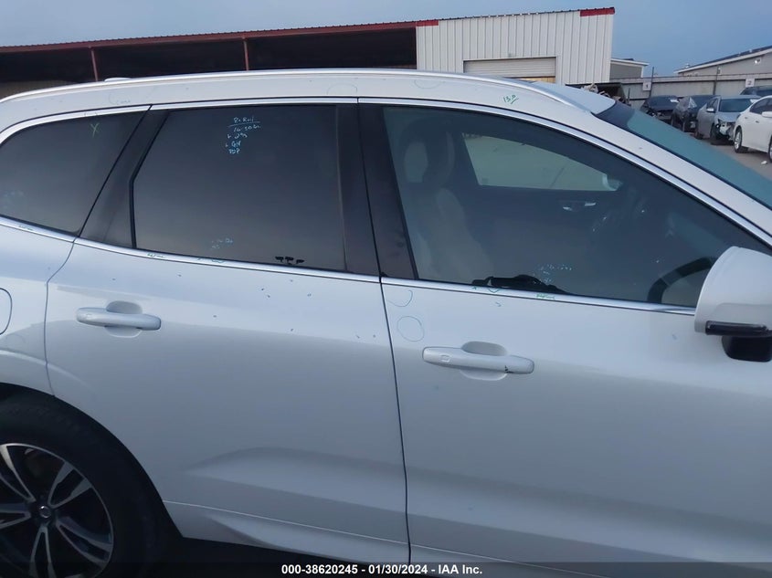 VIN YV4A22RKXJ1015774 2018 VOLVO XC60 T6 MOMENTUM