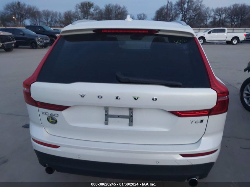 VIN YV4A22RKXJ1015774 2018 VOLVO XC60 T6 MOMENTUM
