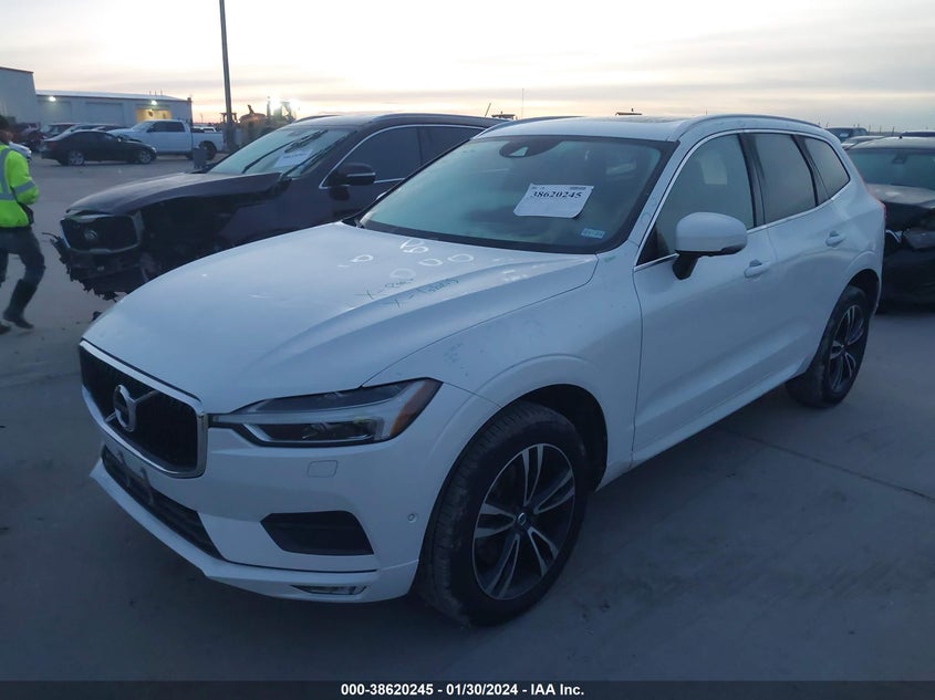 VIN YV4A22RKXJ1015774 2018 VOLVO XC60 T6 MOMENTUM