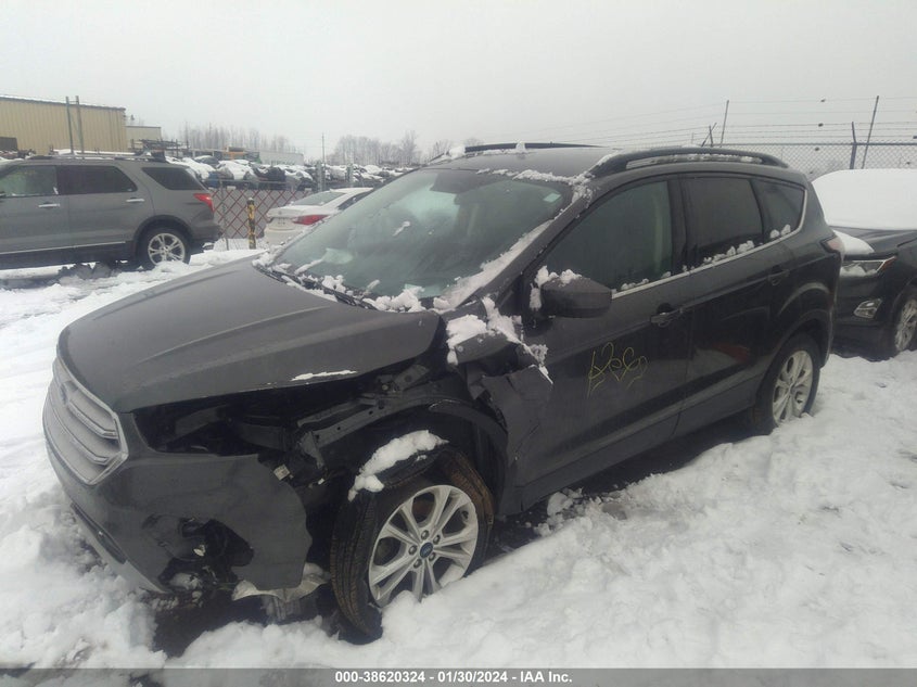 VIN 1FMCU0GD9JUD35628 2018 FORD ESCAPE SE