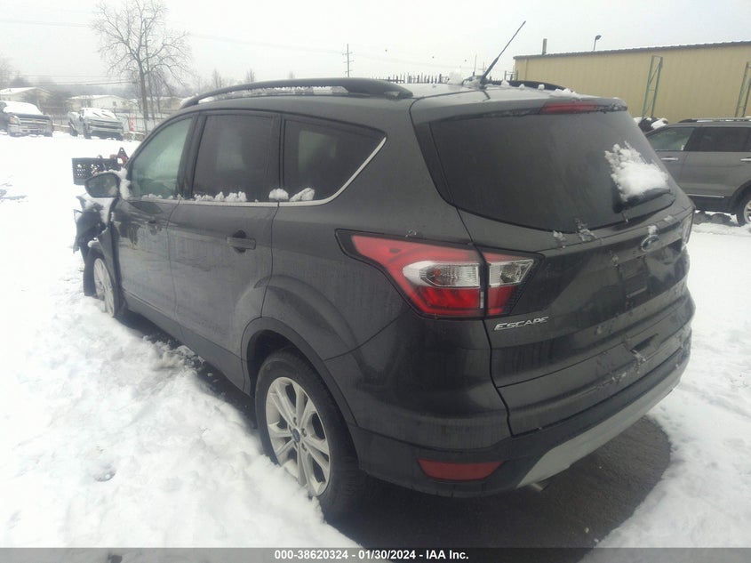 VIN 1FMCU0GD9JUD35628 2018 FORD ESCAPE SE