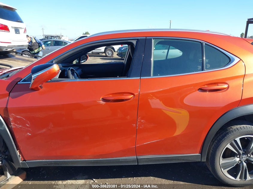 VIN JTHY3JBH5K2000925 2019 LEXUS UX 200