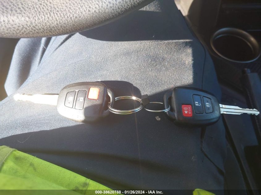 2015 TOYOTA RAV4 XLE - JTMRFREV0FD157804