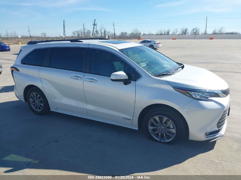 2021 TOYOTA SIENNA XLE - 5TDYRKEC6MS043087